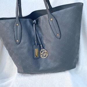 VTG‎ Bebe Faux Leather Gray Structured Large Travel Tote with Gold Charm